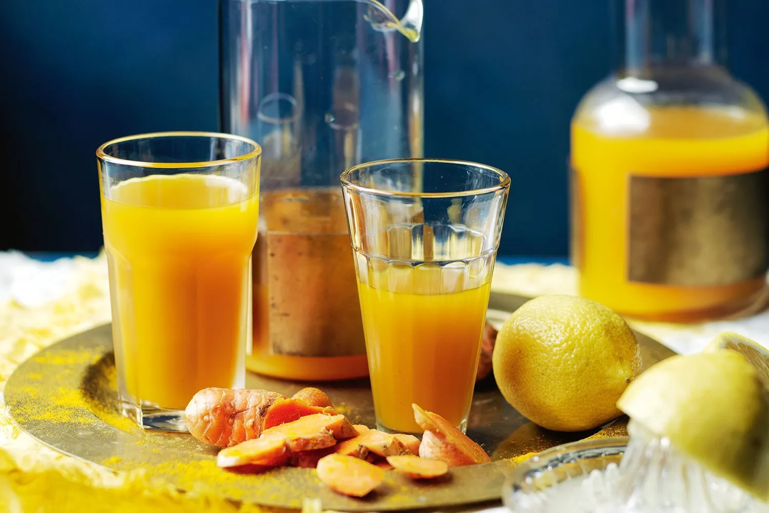 Flat-style graphic showing "10 Morning Drinks That Can Transform Your Energy Levels in 7 Days" with colorful illustrations of healthy beverages like lemon water, green tea, and smoothies.